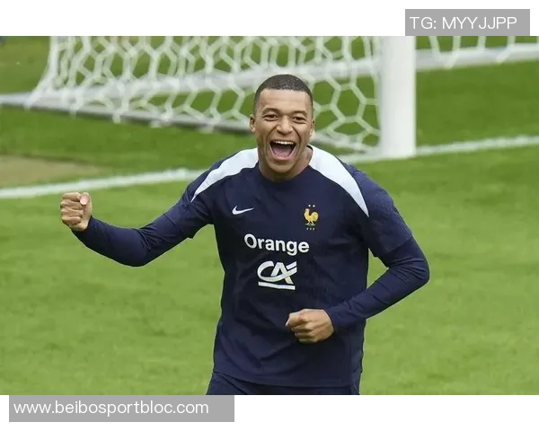 姆巴佩因右脚踝受伤退出法国队集训已回归皇马进行康复治疗