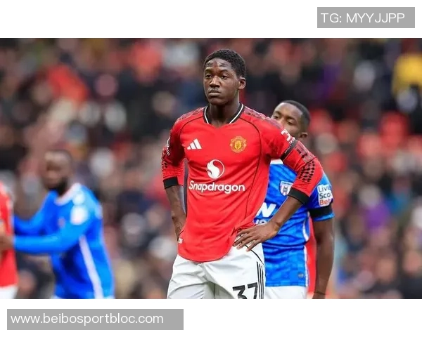 那不勒斯与梅努经纪人洽谈曼联考虑外租球员方案