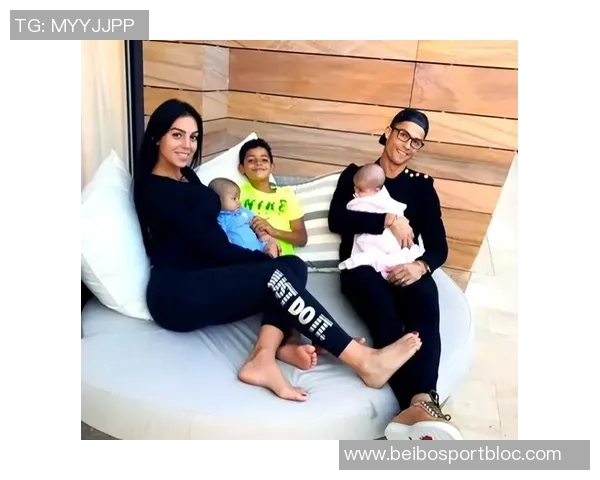 小特朗普与女友合影C罗乔治娜感慨椭圆形办公室的意外邂逅与人生奇遇